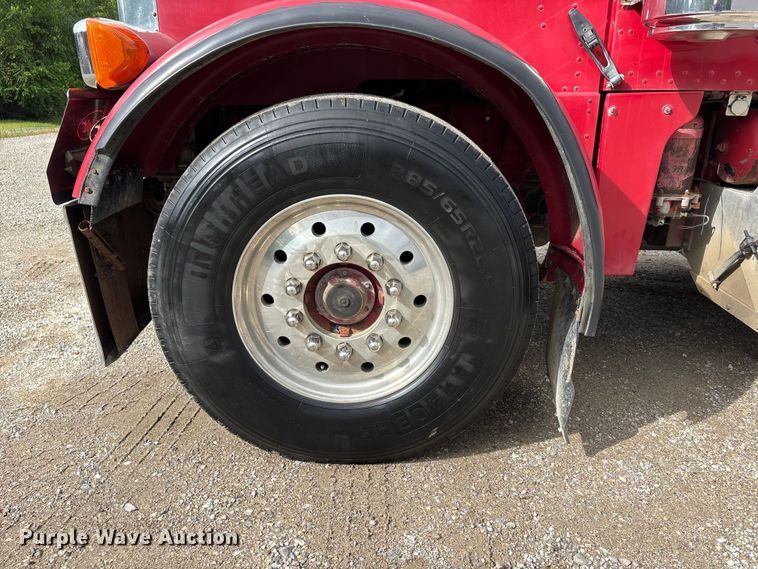 image for item DV4257 1991 Peterbilt 379 semi truck