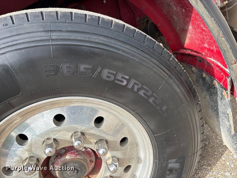 image for item DV4257 1991 Peterbilt 379 semi truck