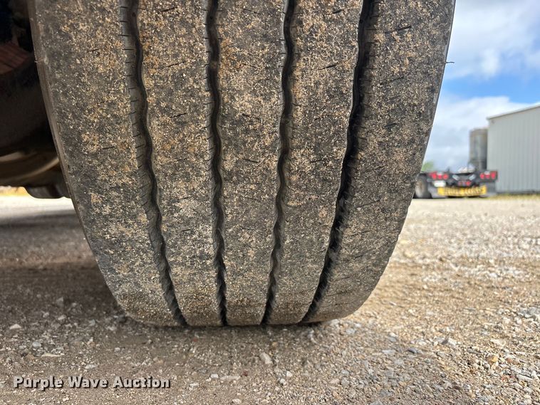 image for item DV4257 1991 Peterbilt 379 semi truck
