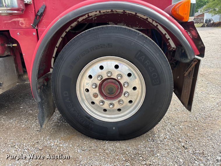 image for item DV4257 1991 Peterbilt 379 semi truck