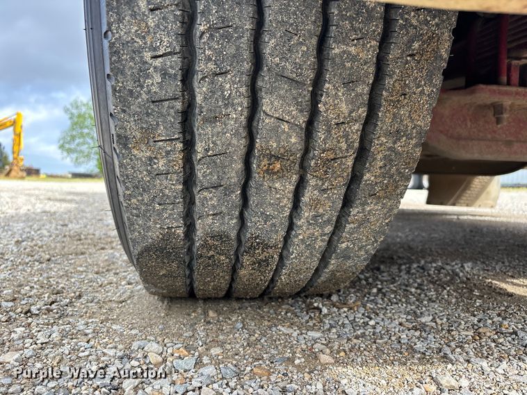image for item DV4257 1991 Peterbilt 379 semi truck