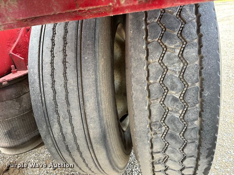 image for item DV4257 1991 Peterbilt 379 semi truck