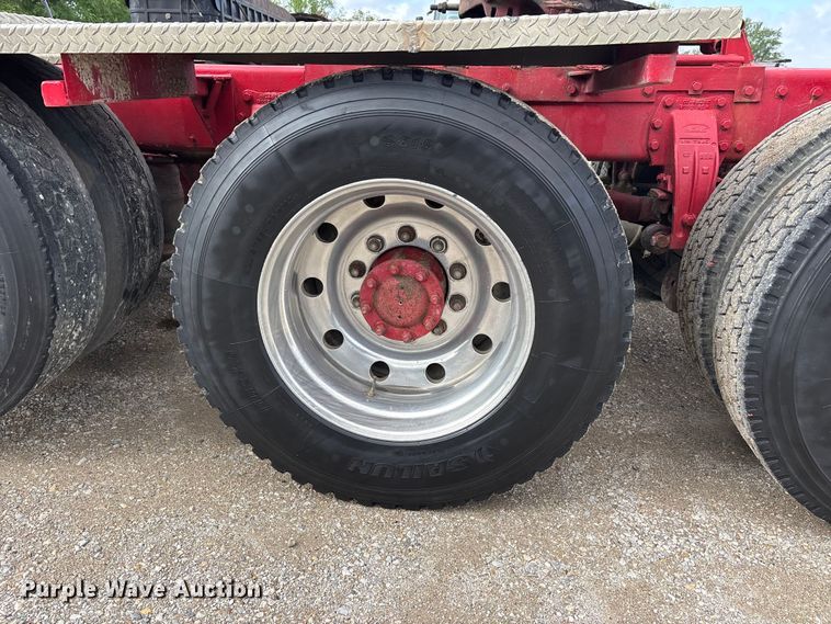 image for item DV4257 1991 Peterbilt 379 semi truck