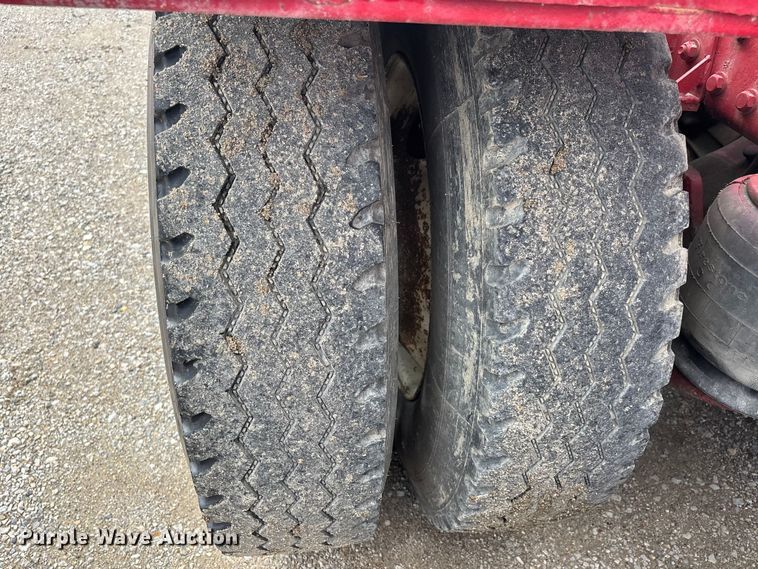 image for item DV4257 1991 Peterbilt 379 semi truck