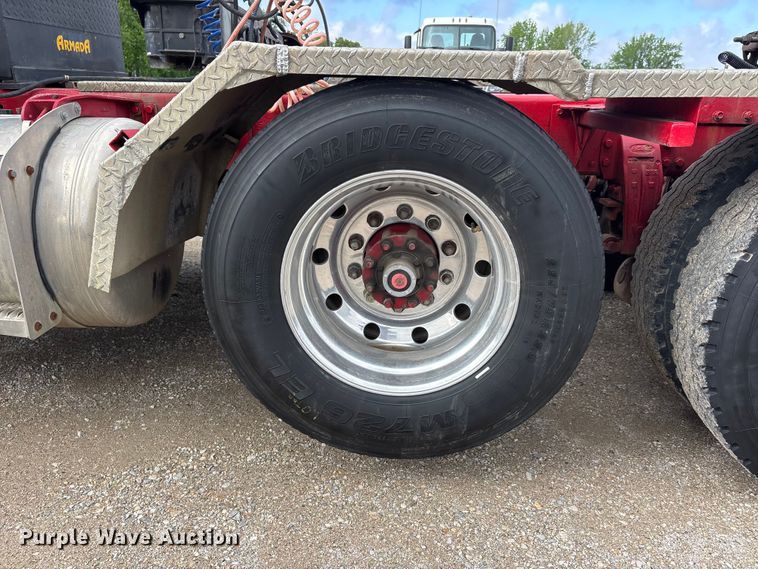 image for item DV4257 1991 Peterbilt 379 semi truck