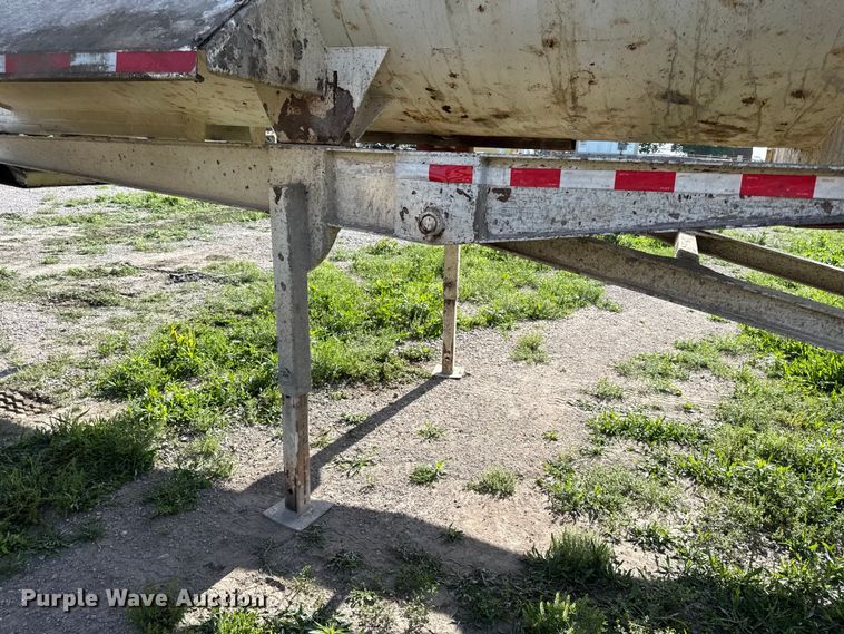 image for item DZ4442 2006 Construction Trailer Specialist end dump trailer