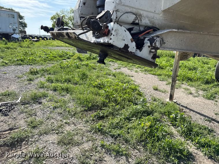 image for item DZ4442 2006 Construction Trailer Specialist end dump trailer