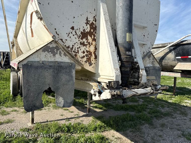 image for item DZ4442 2006 Construction Trailer Specialist end dump trailer