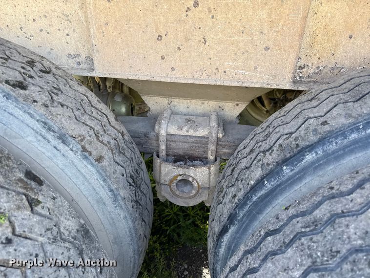 image for item DZ4442 2006 Construction Trailer Specialist end dump trailer