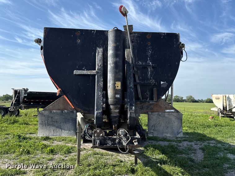 image for item DZ4443 2005 ITM end dump trailer