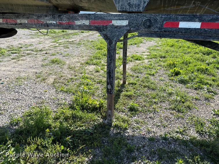 image for item DZ4443 2005 ITM end dump trailer