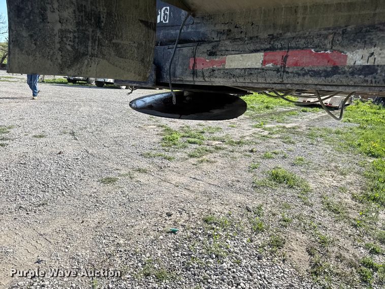 image for item DZ4443 2005 ITM end dump trailer