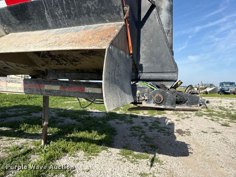 image for item DZ4443 2005 ITM end dump trailer