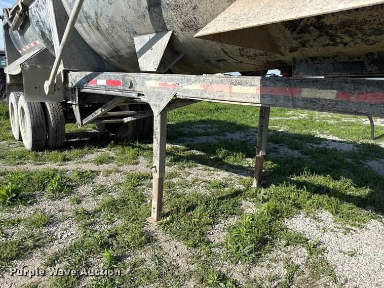 image for item DZ4443 2005 ITM end dump trailer