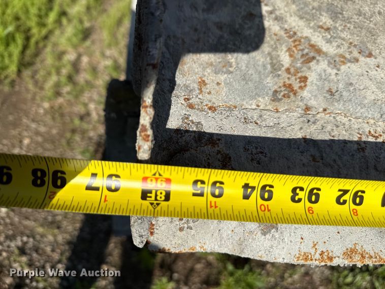 image for item DZ4443 2005 ITM end dump trailer