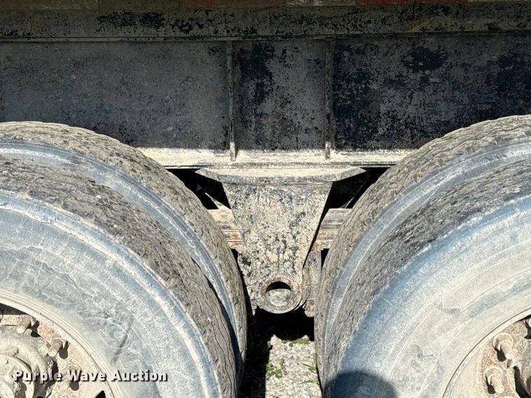 image for item DZ4443 2005 ITM end dump trailer