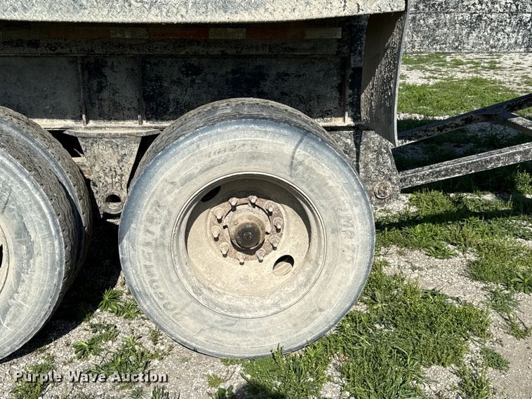 image for item DZ4443 2005 ITM end dump trailer