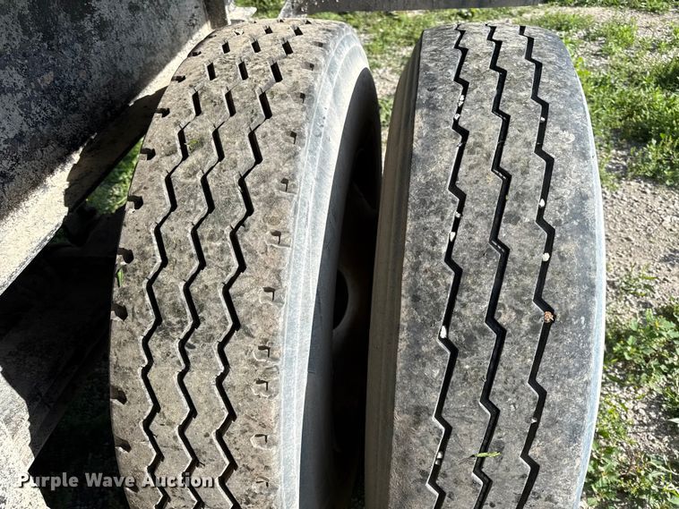 image for item DZ4443 2005 ITM end dump trailer