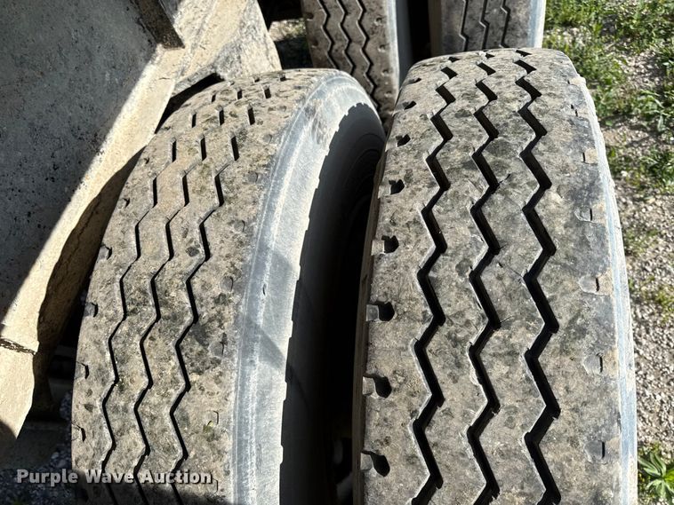 image for item DZ4443 2005 ITM end dump trailer