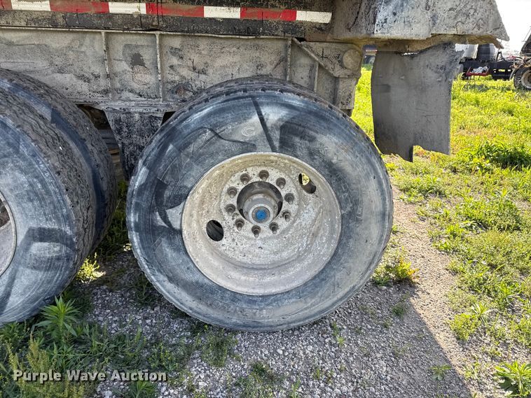 image for item DZ4443 2005 ITM end dump trailer