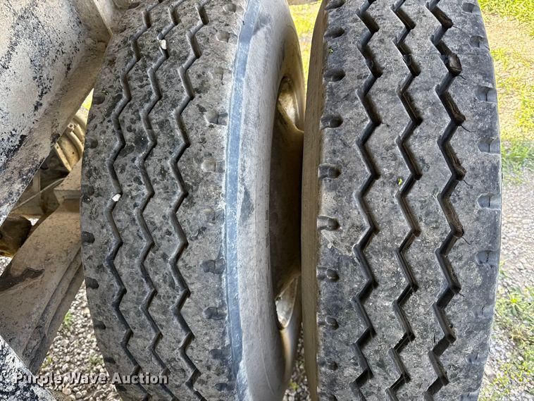 image for item DZ4443 2005 ITM end dump trailer