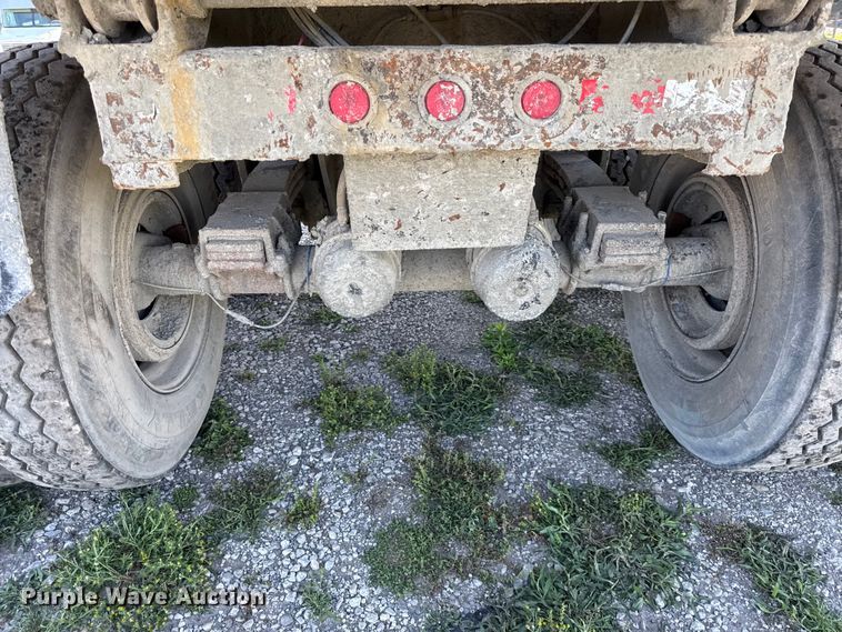 image for item DZ4443 2005 ITM end dump trailer