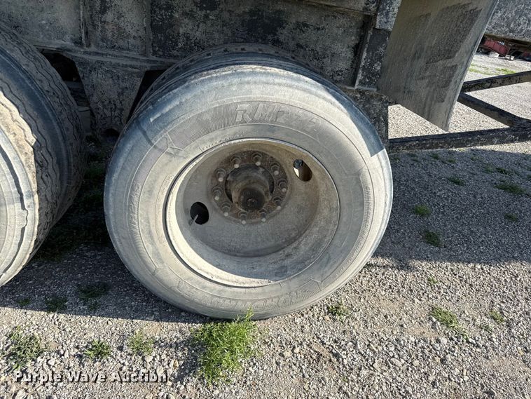 image for item DZ4443 2005 ITM end dump trailer
