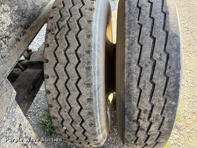 image for item DZ4443 2005 ITM end dump trailer