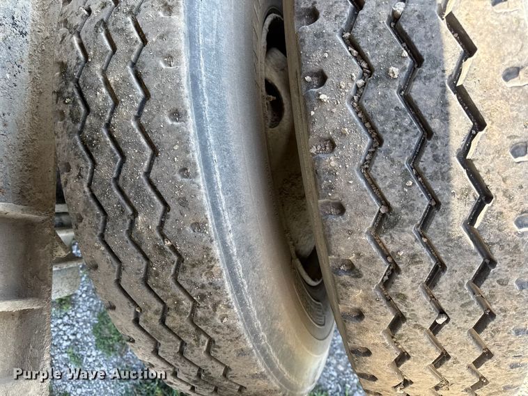 image for item DZ4443 2005 ITM end dump trailer