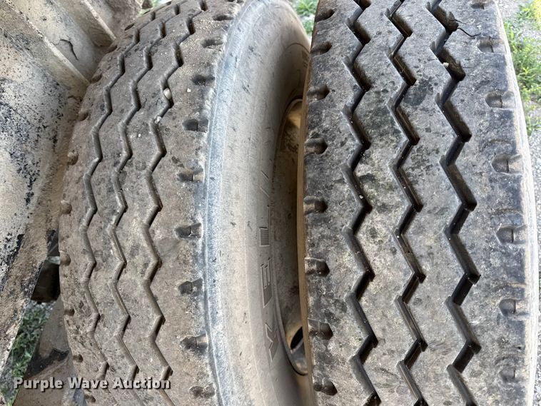 image for item DZ4443 2005 ITM end dump trailer