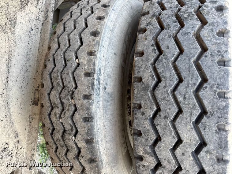 image for item DZ4443 2005 ITM end dump trailer