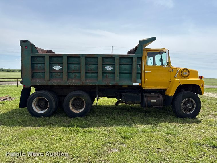 image for item DZ4447 1983 Ford L9000 dump truck