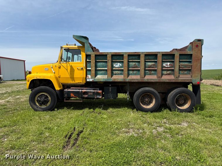 image for item DZ4447 1983 Ford L9000 dump truck