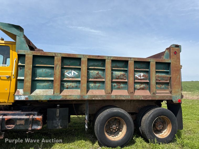image for item DZ4447 1983 Ford L9000 dump truck