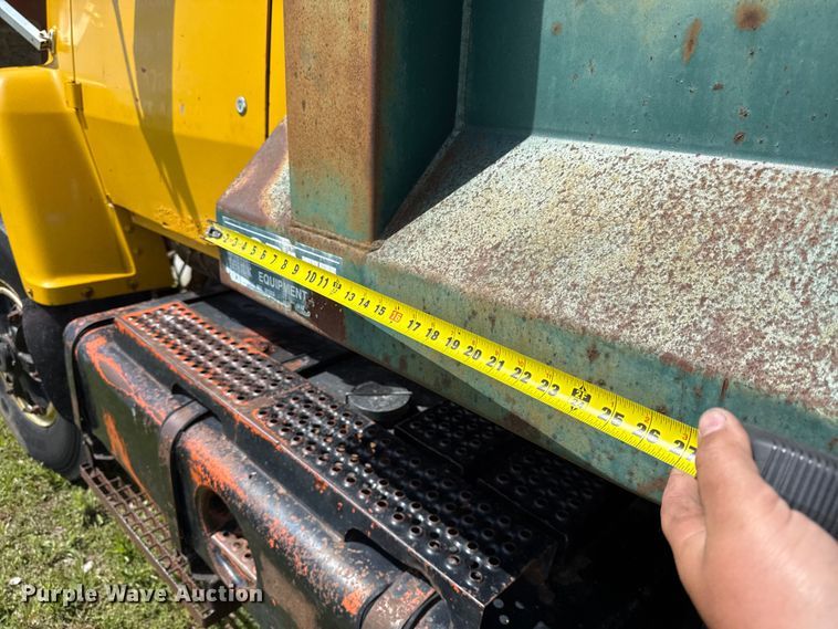 image for item DZ4447 1983 Ford L9000 dump truck