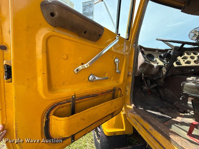 image for item DZ4447 1983 Ford L9000 dump truck