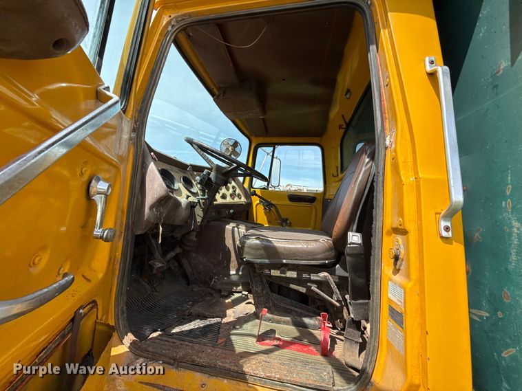 image for item DZ4447 1983 Ford L9000 dump truck