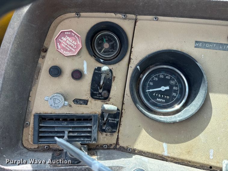 image for item DZ4447 1983 Ford L9000 dump truck