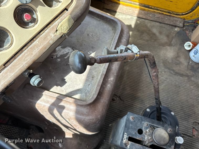 image for item DZ4447 1983 Ford L9000 dump truck