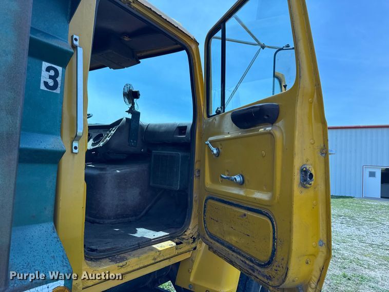 image for item DZ4447 1983 Ford L9000 dump truck
