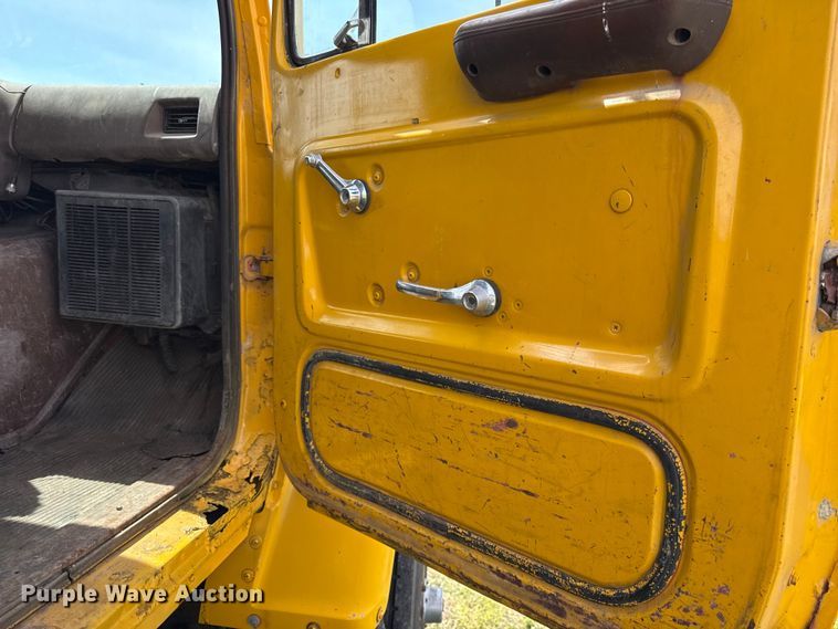image for item DZ4447 1983 Ford L9000 dump truck