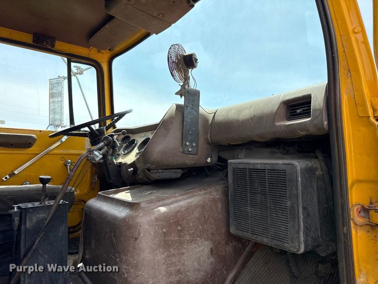 image for item DZ4447 1983 Ford L9000 dump truck