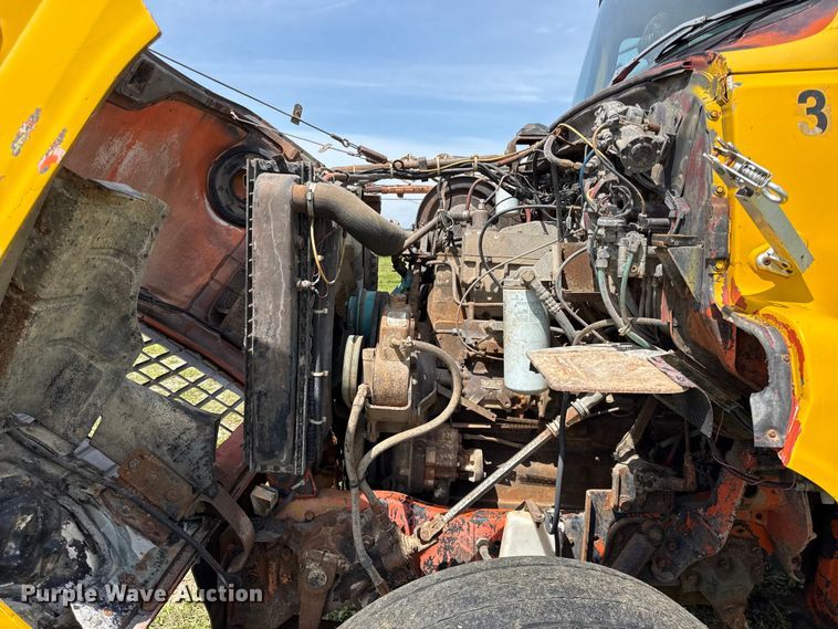image for item DZ4447 1983 Ford L9000 dump truck