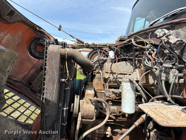 image for item DZ4447 1983 Ford L9000 dump truck
