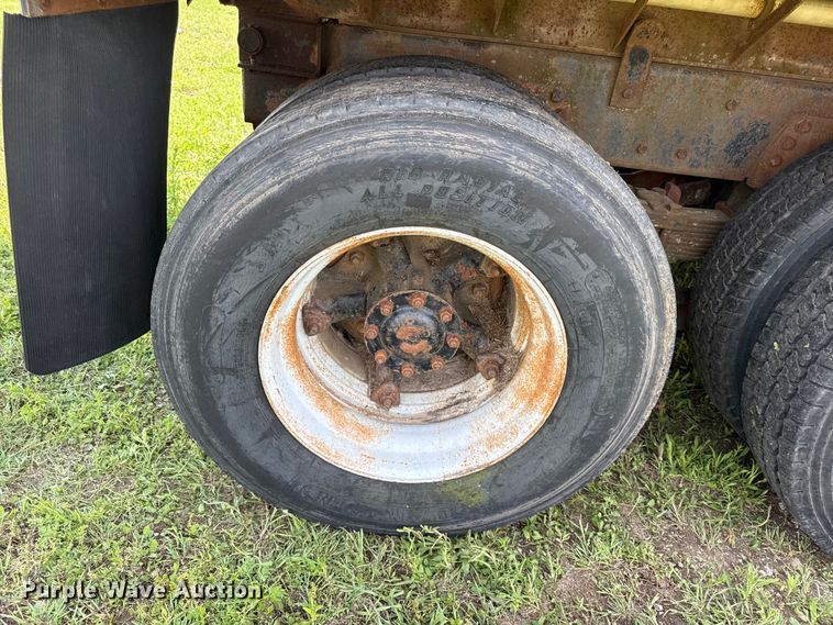 image for item DZ4447 1983 Ford L9000 dump truck