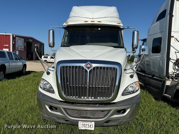 image for item DZ4455 2016 International ProStar Plus semi truck