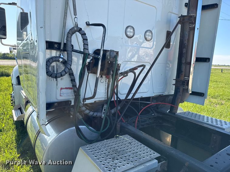 image for item DZ4455 2016 International ProStar Plus semi truck