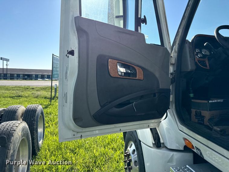 image for item DZ4455 2016 International ProStar Plus semi truck
