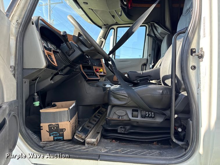 image for item DZ4455 2016 International ProStar Plus semi truck