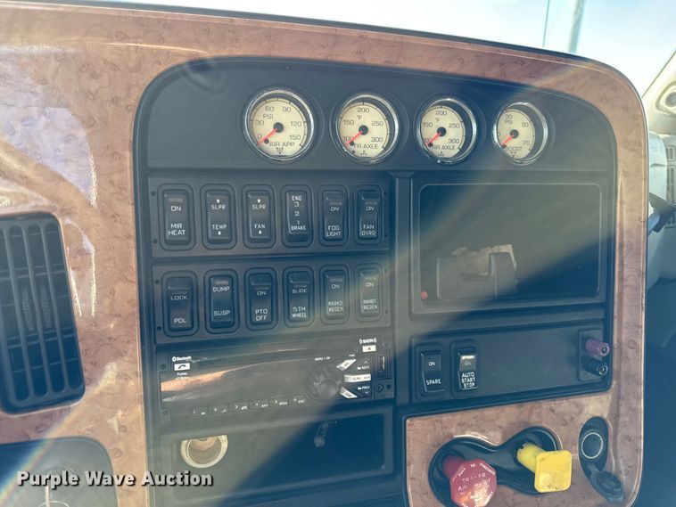 image for item DZ4455 2016 International ProStar Plus semi truck